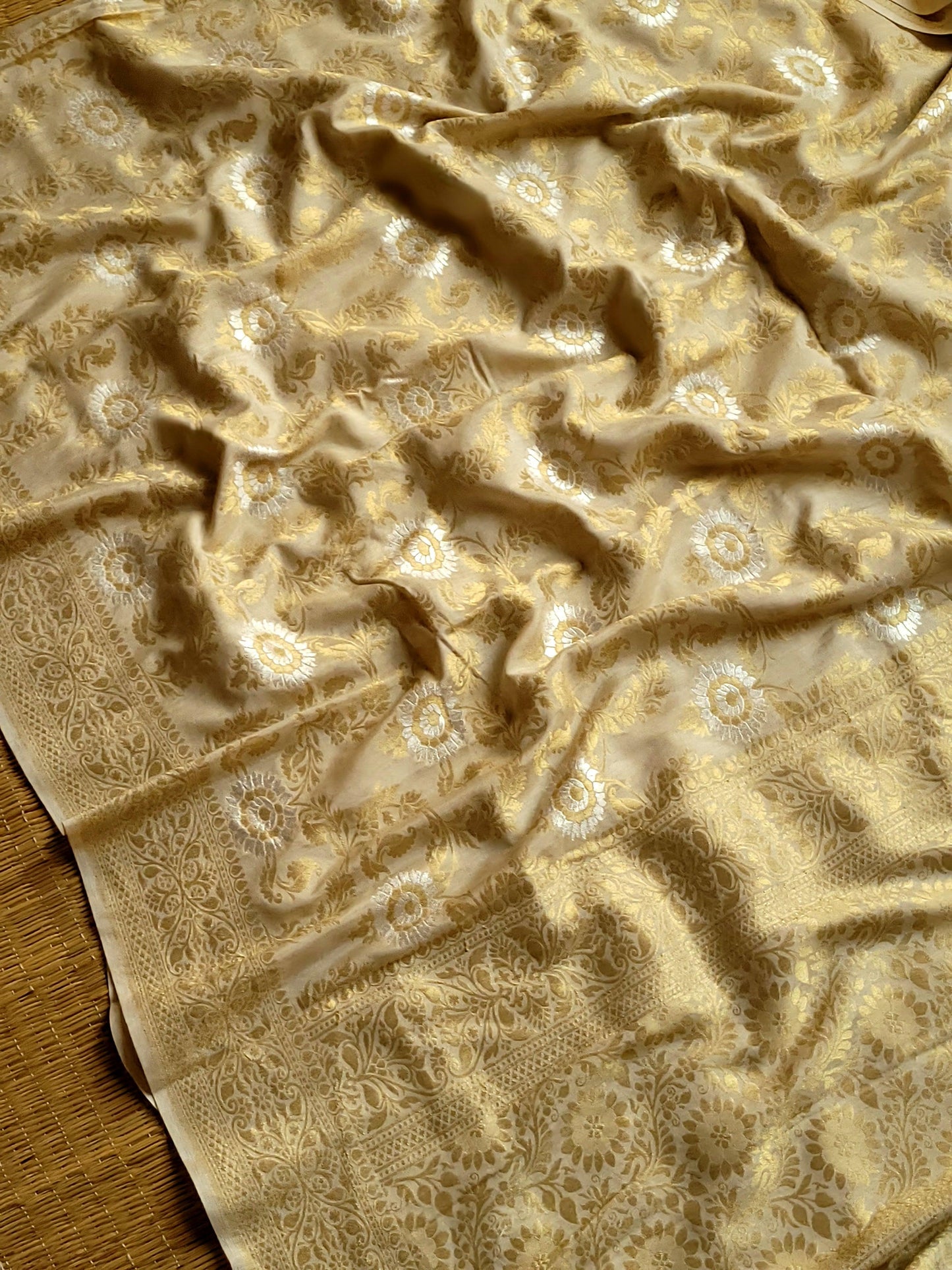 Handloom dupatta by banarasi store - Banarasi Store