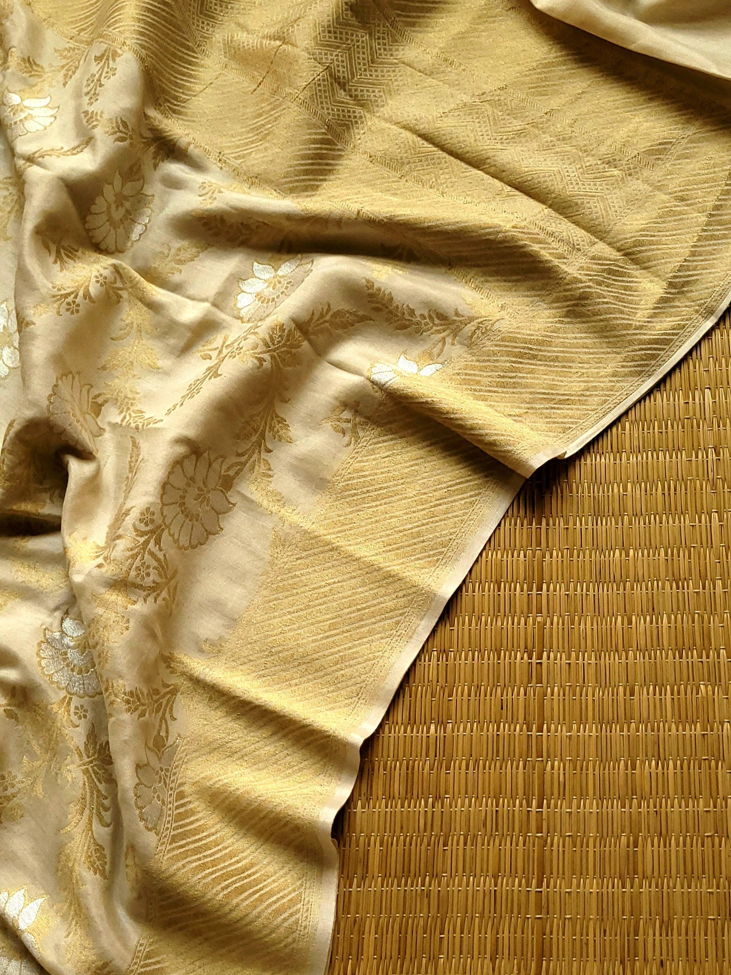 Handloom dupatta by banarasi store - Banarasi Store