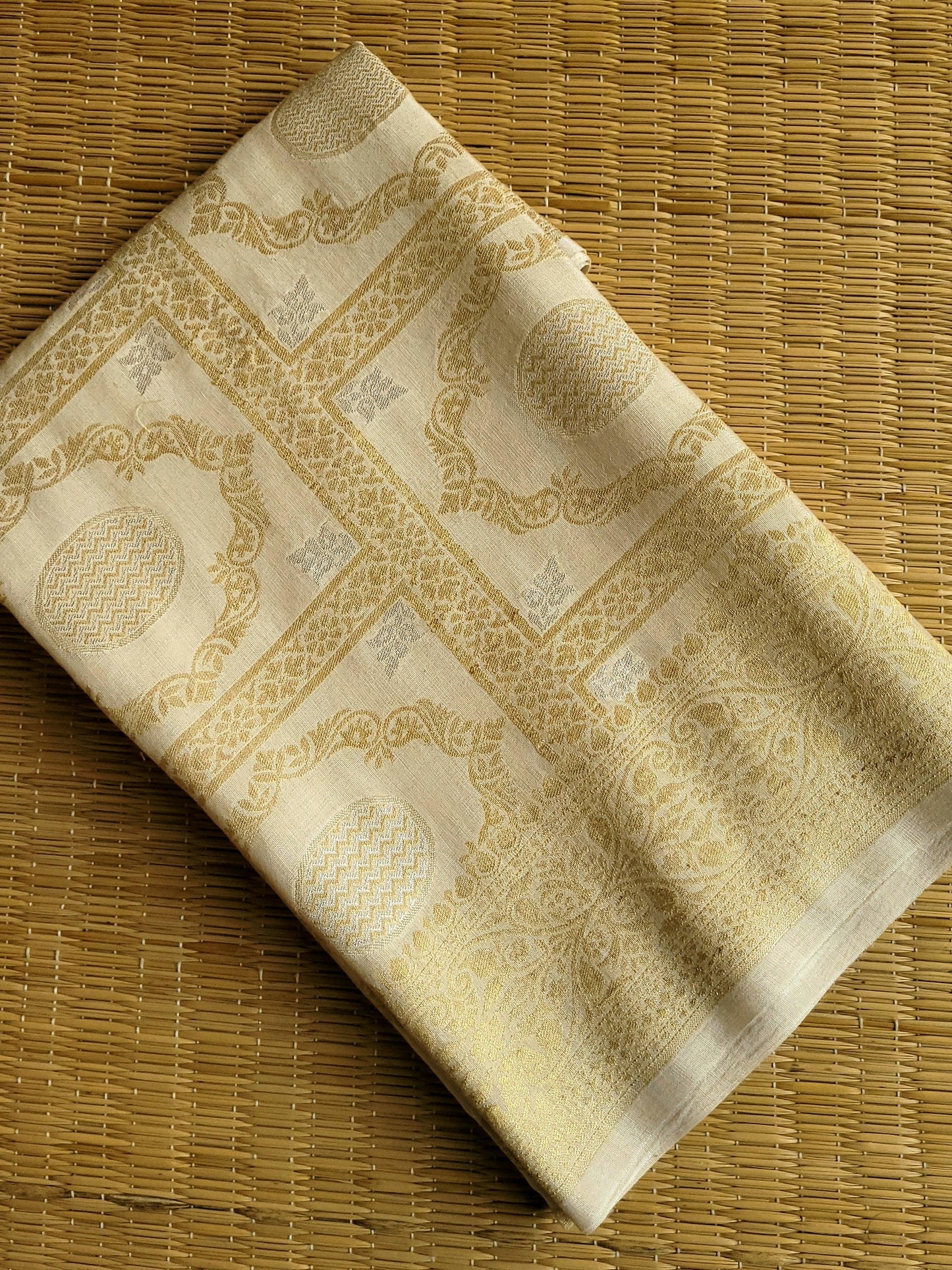 Handloom dupatta by banarasi store - Banarasi Store